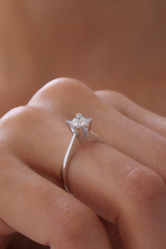 0.30 Karat Pırlanta Tektaş Yüzük