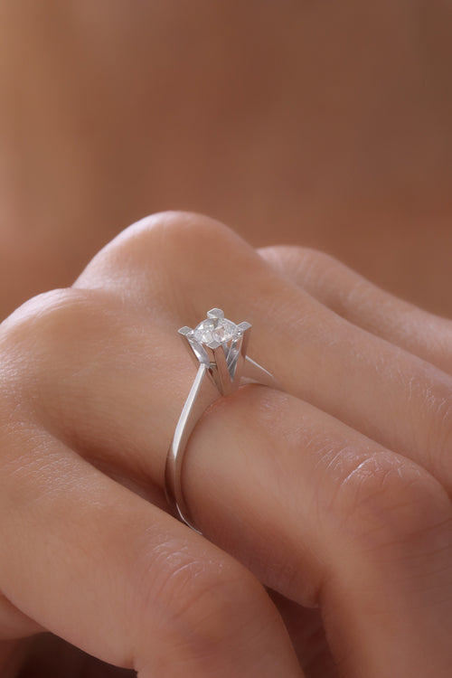 0.30 Karat Pırlanta Tektaş Yüzük